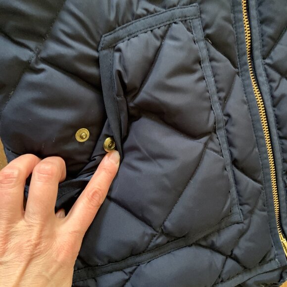 Women's J. Crew Navy Blue Diamond Quilted Down Filled Vest Size XS - Picture 3 of 7
